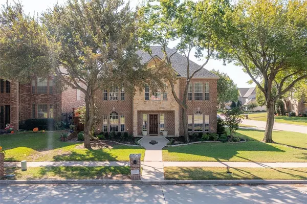 697 Bear Creek Drive,  Hurst,  TX 76054