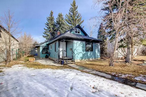 6152 Bowwood DR Northwest, Calgary, AB T3B 2E9