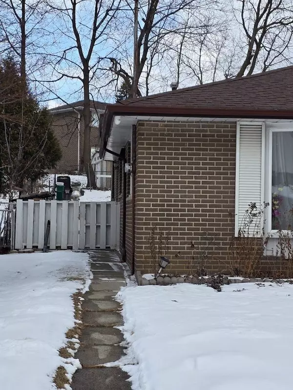 Toronto E07, ON M1S 1W4,18 Manorglen CRES #Bsmt