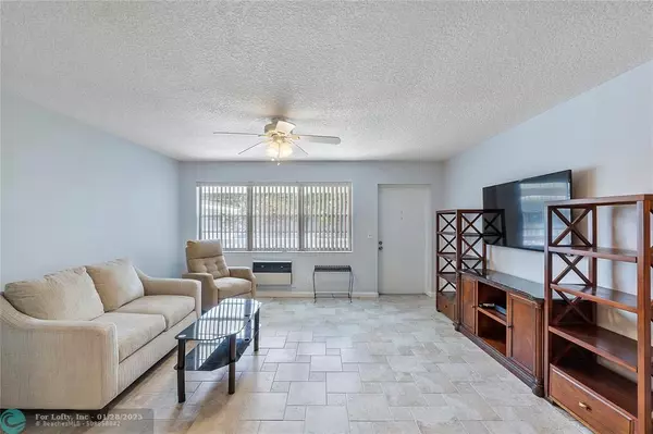 Deerfield Beach, FL 33442,518 Durham R  #518