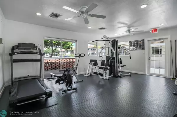 Pompano Beach, FL 33062,1340 NE 28th Ave  #132