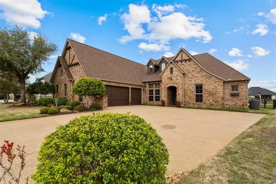 2307 Bordeaux Drive, Granbury, TX 76048