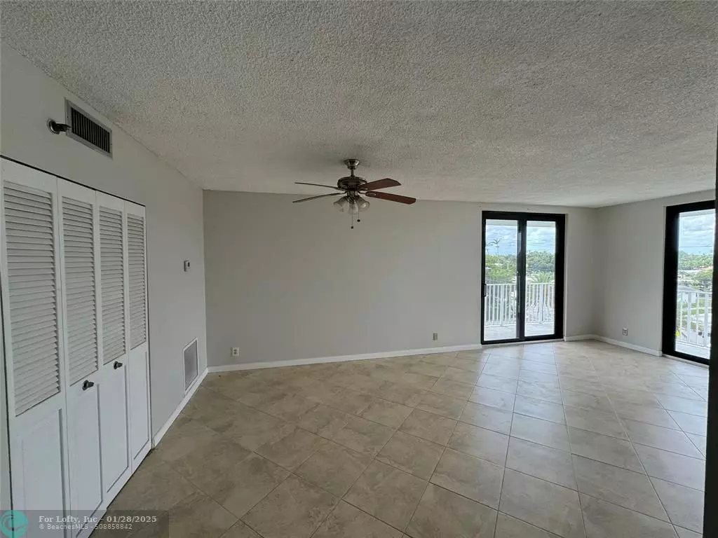 Hollywood, FL 33021,901 hillcrest  #401