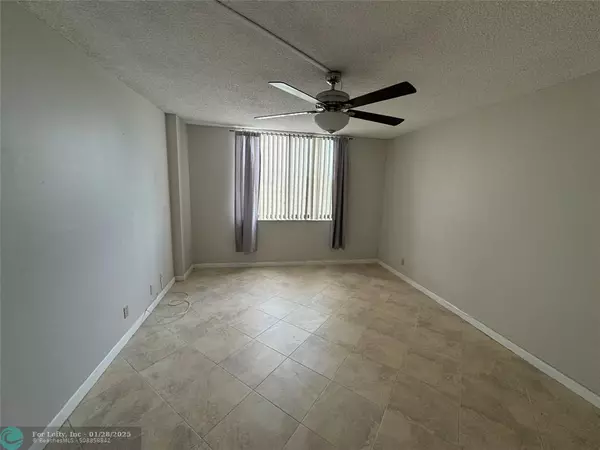 Hollywood, FL 33021,901 hillcrest  #401