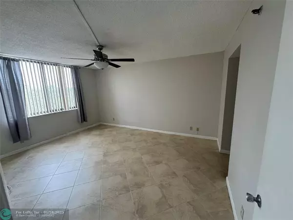 Hollywood, FL 33021,901 hillcrest  #401