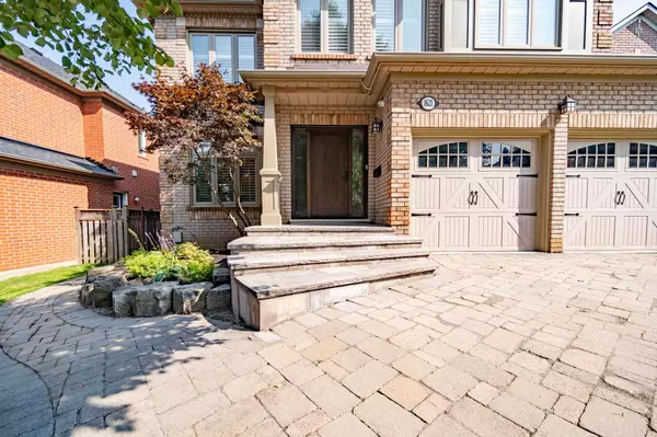 Oakville, ON L6H 6E4,1621 Bayshire DR