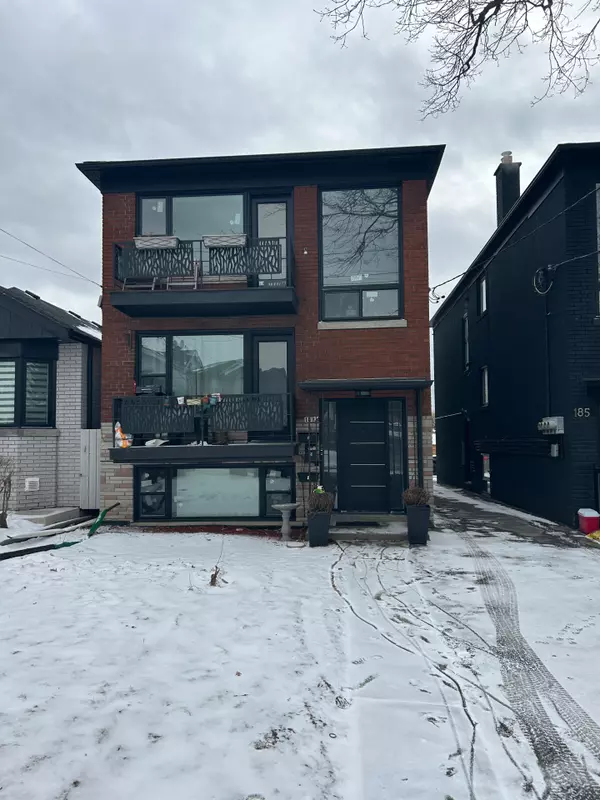 183 Bowie AVE #3, Toronto W04, ON M6E 2R5