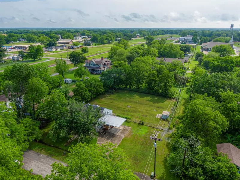 105 S Goodman Avenue, Kerens, TX 75144