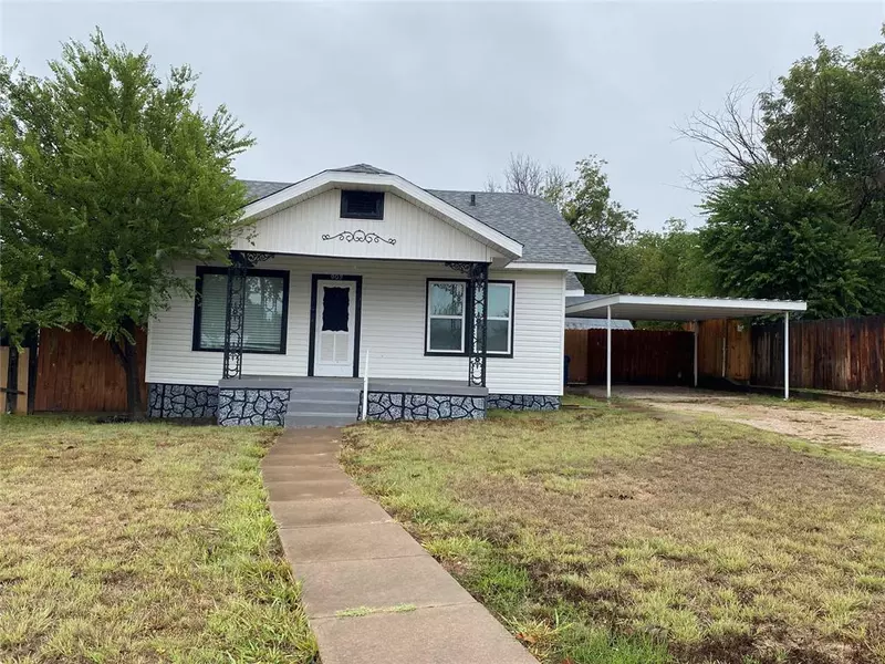 902 E Lindsey Street, Breckenridge, TX 76424