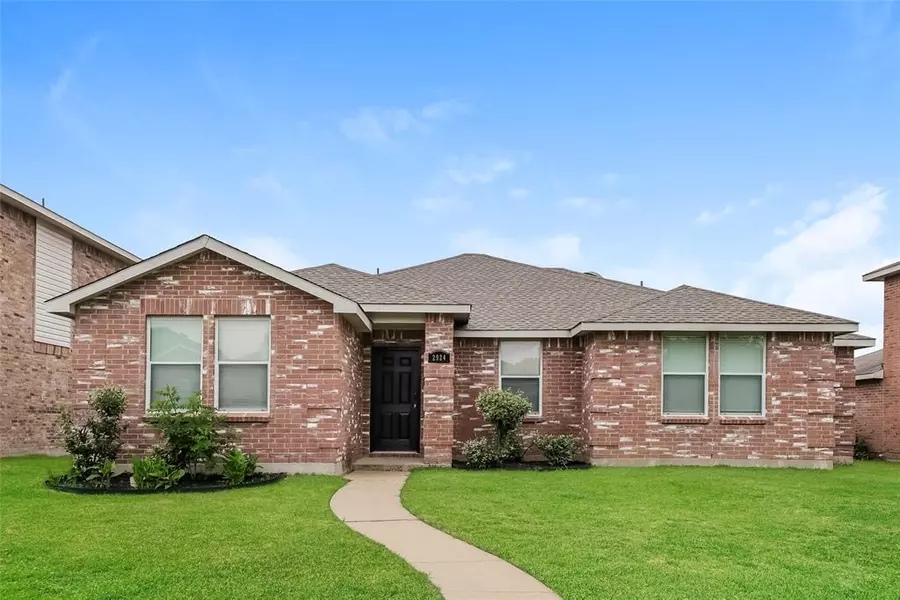 2924 Rising Crest Drive, Lancaster, TX 75134