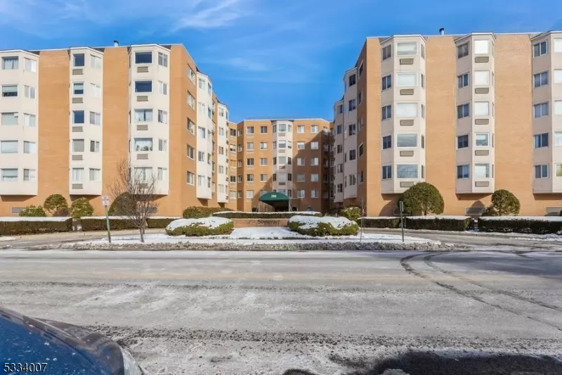 290 Anderson St #3B, Hackensack City, NJ 07601