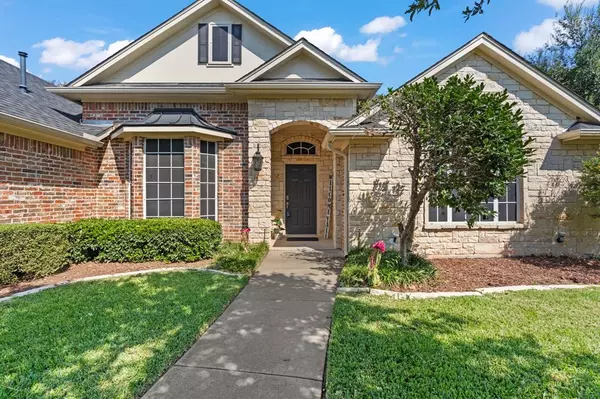 2942 Masters Court N, Burleson, TX 76028