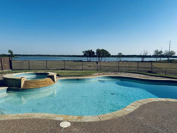 1401 Lakebreeze Drive, Garland, TX 75043