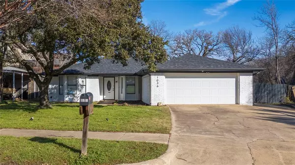 1036 Kings Manor Drive, Lake Dallas, TX 75065