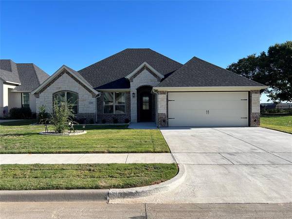 1105 Aviara Court, Granbury, TX 76048