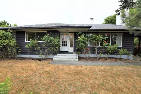 Sechelt, BC V0N 3A0,5690 MERMAID STREET