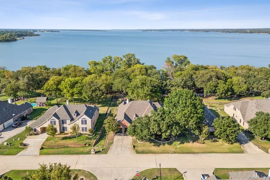 401 Paradise Cove, Shady Shores, TX 76208