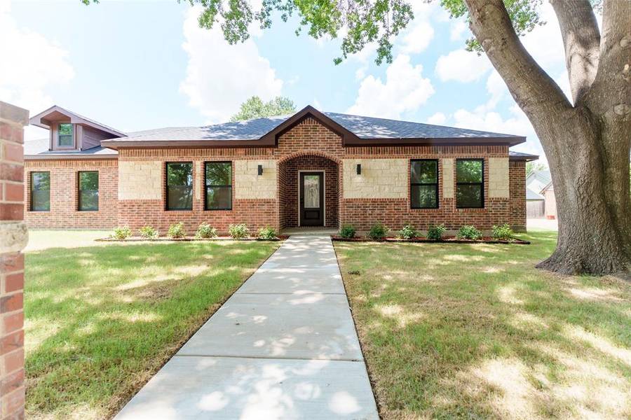 2002 Arcady Lane, Corsicana, TX 75110