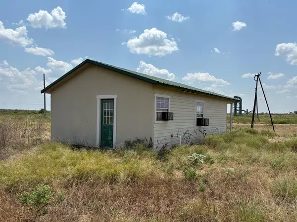 100 Industrial Park, Electra, TX 76360