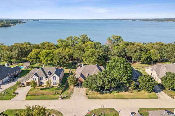 401 Paradise Cove,  Shady Shores,  TX 76208