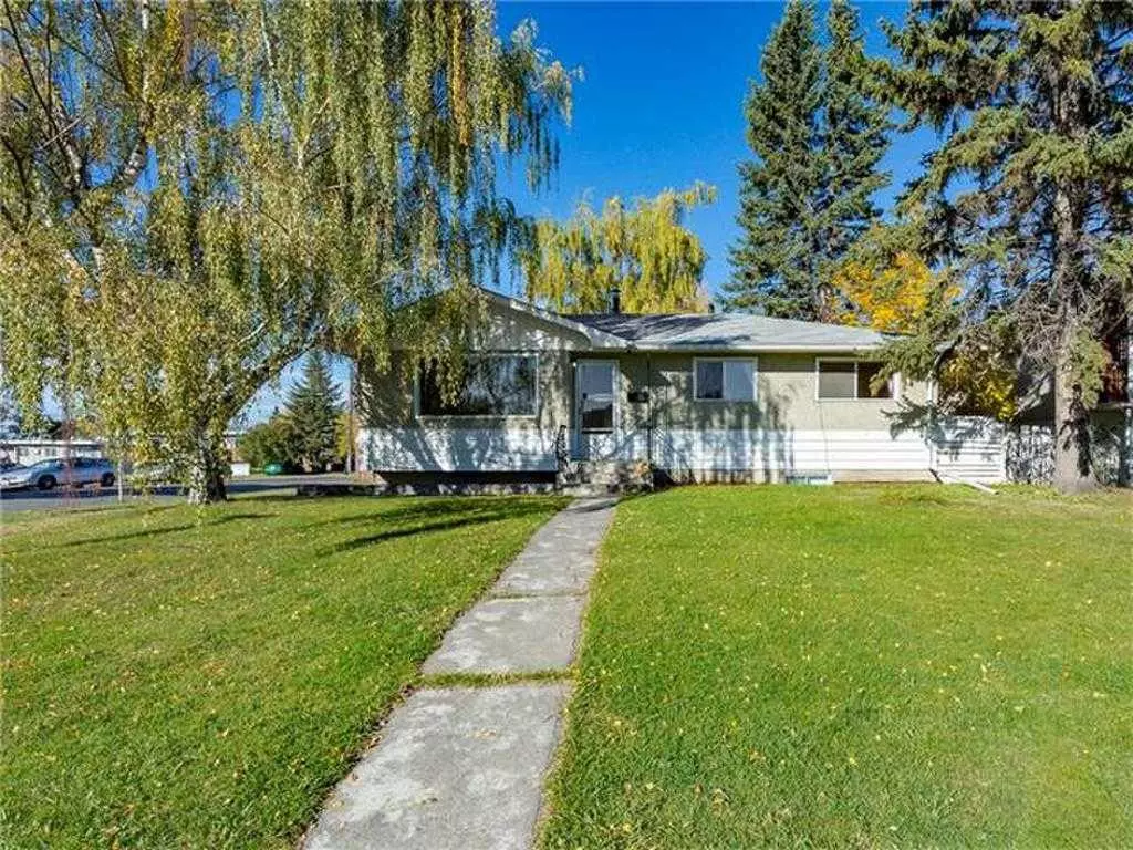 Calgary, AB T2E4V6,903 18 ST Northeast