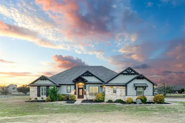 3324 Saddle Club Lane, Crowley, TX 76036