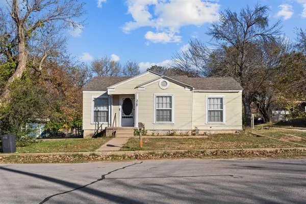 312 W Weatherford Street, Weatherford, TX 76086