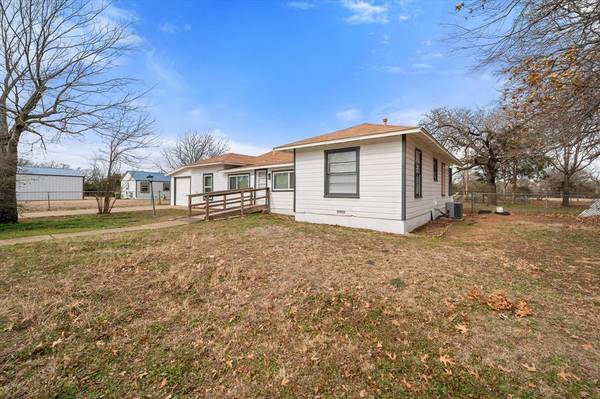 7420 Retta Mansfield Road, Mansfield, TX 76063