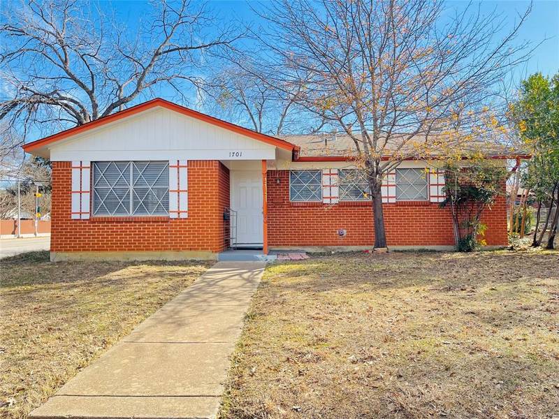 1701 Warren Lane, Fort Worth, TX 76112