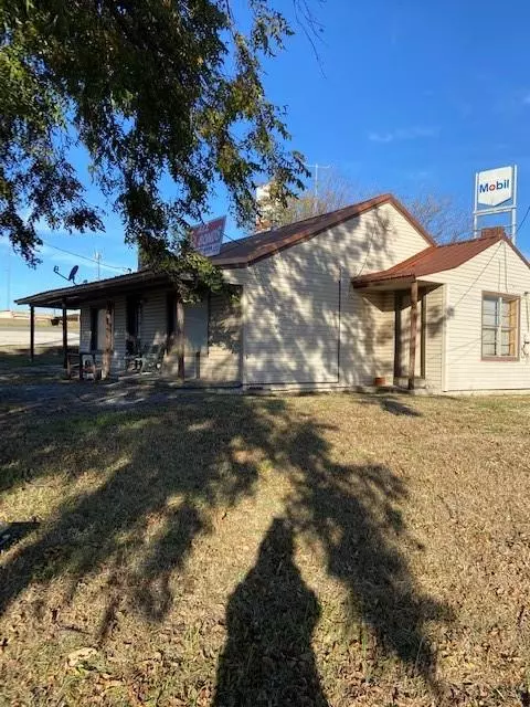 902 W Main Street, Decatur, TX 76234