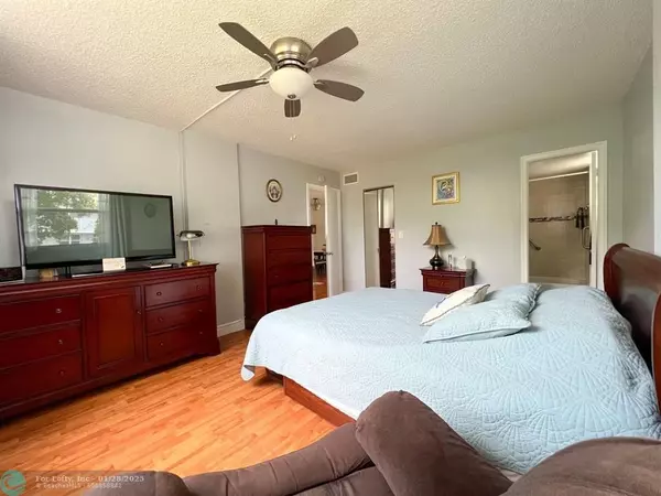 Oakland Park, FL 33309,113 Royal Park Dr  #3A