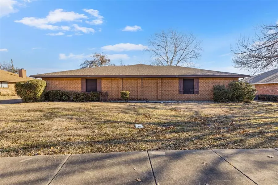 820 Shadywood Lane, Desoto, TX 75115