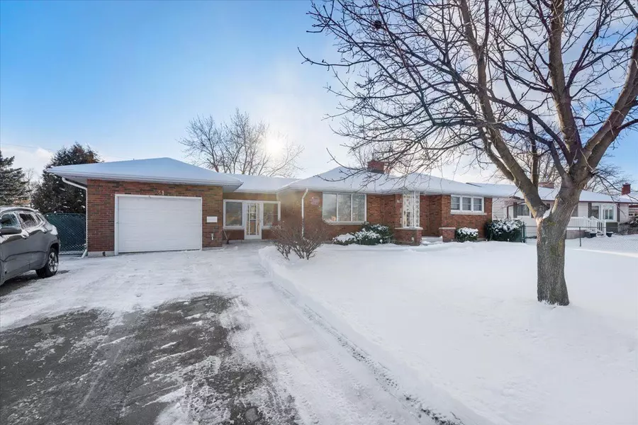 31 Broderick AVE, Thorold, ON L2V 2H7