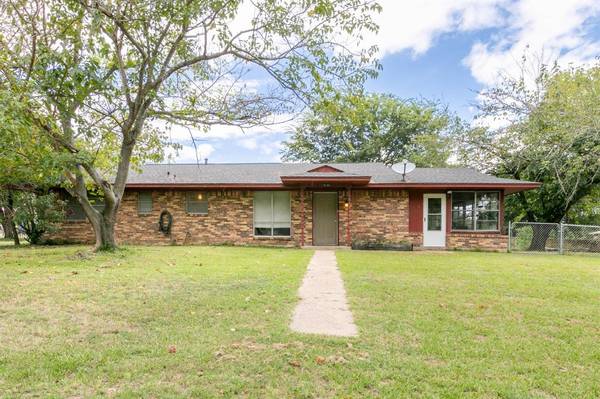 1004 Holiday Circle, Kemp, TX 75143