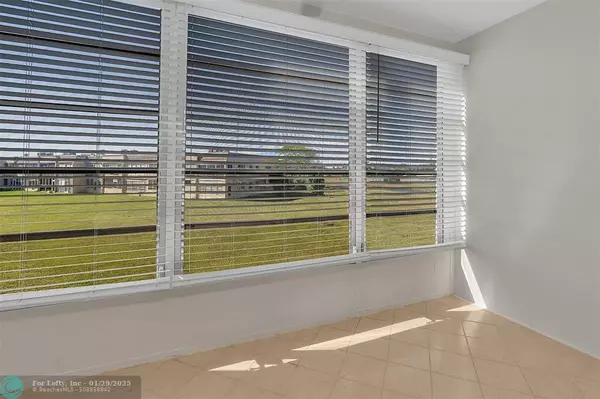 Sunrise, FL 33322,9041 Sunrise Lakes Blvd  #211