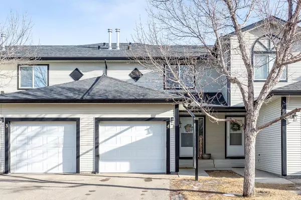 15 Silver Springs WAY Northwest #4, Airdrie, AB T4B 1G9