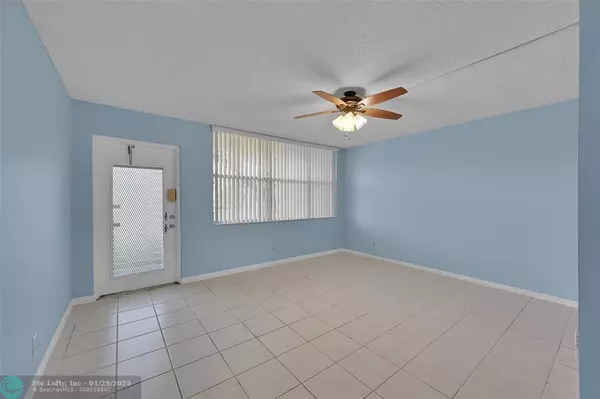 Sunrise, FL 33322,9121 Sunrise Lakes Blvd  #113