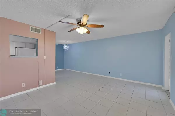 Sunrise, FL 33322,9121 Sunrise Lakes Blvd  #113