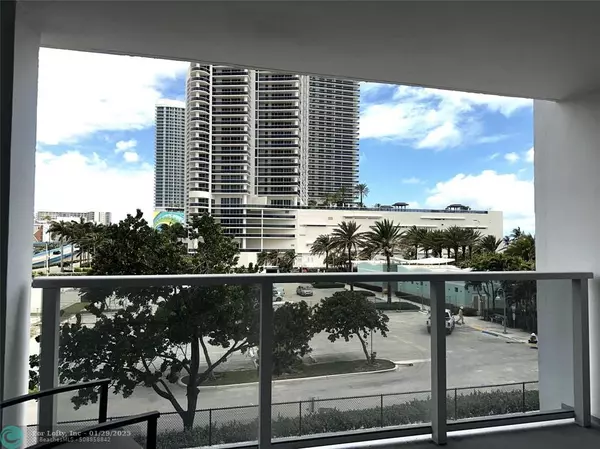 Hallandale Beach, FL 33009,1880 S Ocean Dr  #306