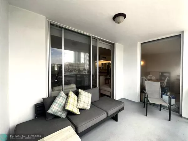 Hallandale Beach, FL 33009,1880 S Ocean Dr  #306