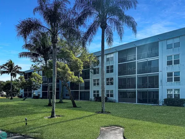 Oakland Park, FL 33309,114 Royal Park Dr  #2H