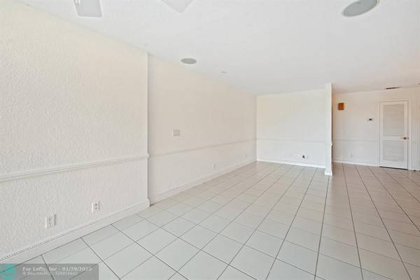 Hollywood, FL 33021,3543 Emerald Oaks Dr  #2801