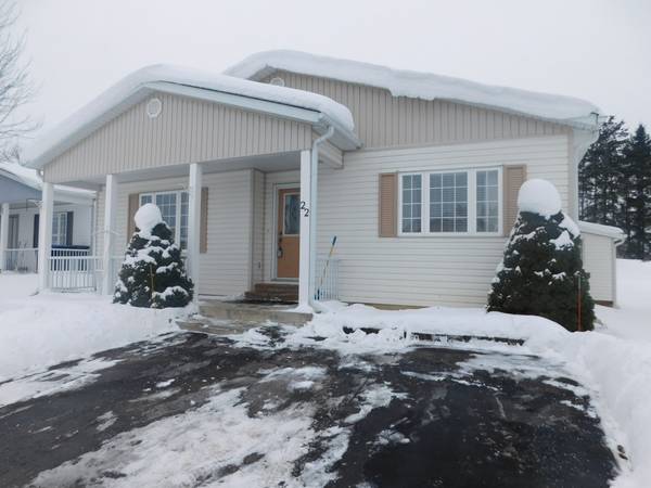 22 Trellis LN, Innisfil, ON L9S 1N3