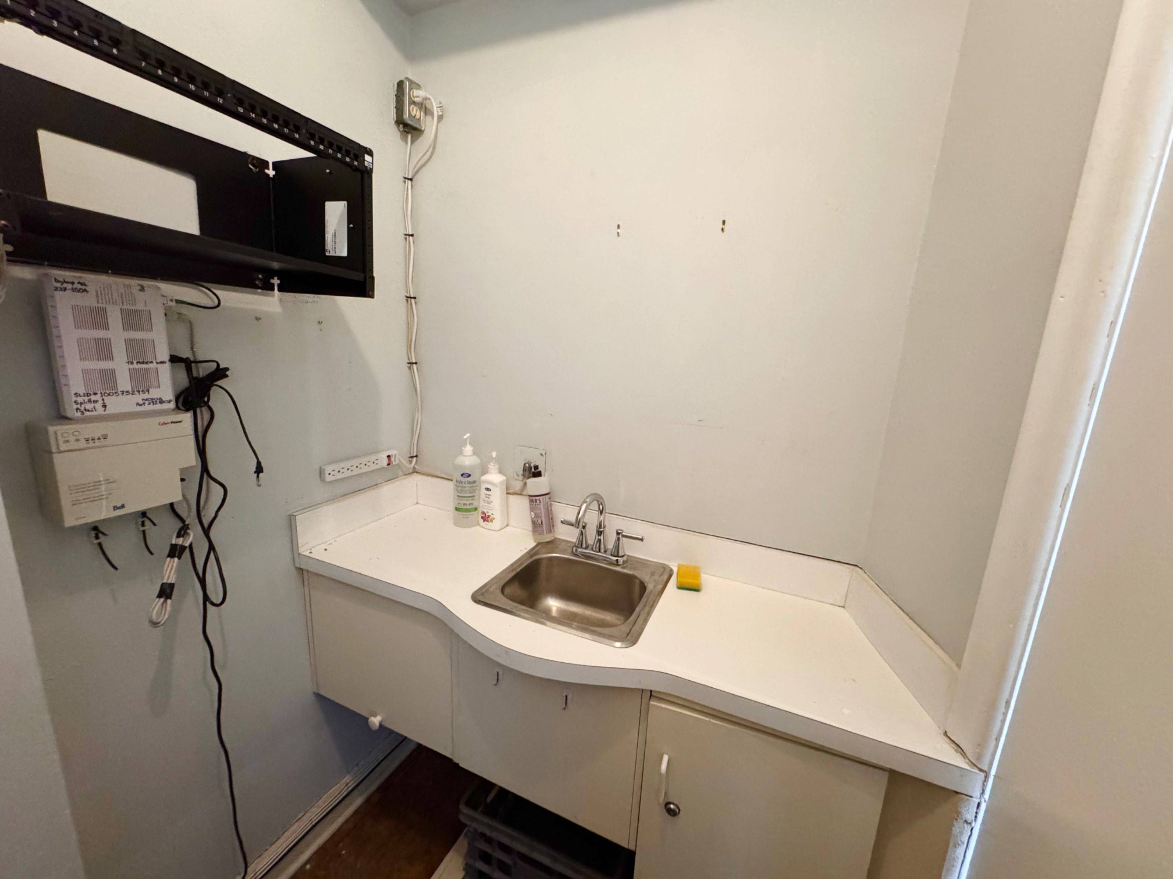 Toronto W08, ON M9A 1B5,4894-96 Dundas ST W #205