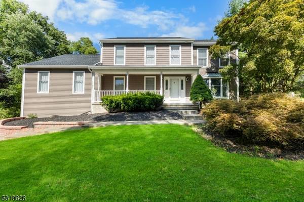 35 Saint Andrews Dr, Washington Twp., NJ 07882