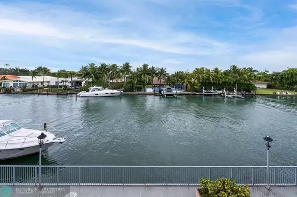 Bay Harbor Islands, FL 33154,10000 W Bay Harbor Dr  #203