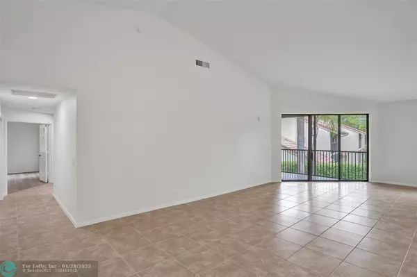 Boca Raton, FL 33486,5801 Coach House Cir  #E