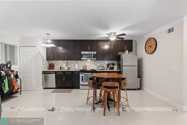 Deerfield Beach, FL 33441,567 Trace Cir  #104