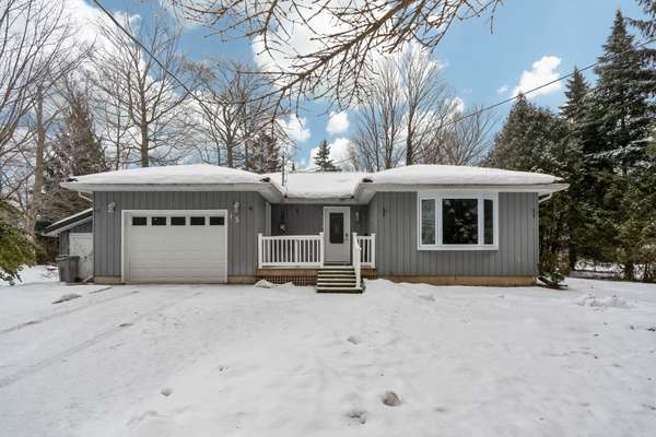 13 PARK RD, Huron, ON N7A 3X8