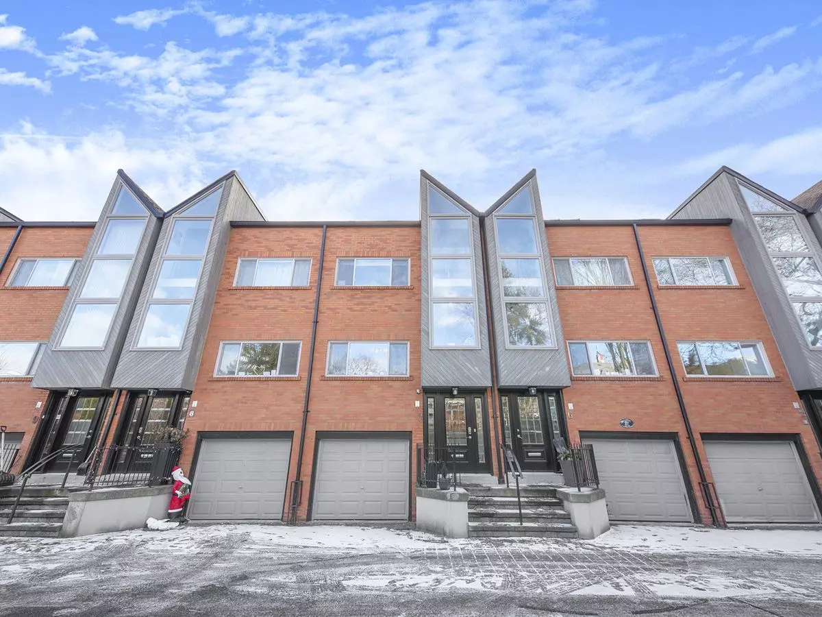 Toronto E02, ON M4L 3P1,155 Woodbine AVE #7